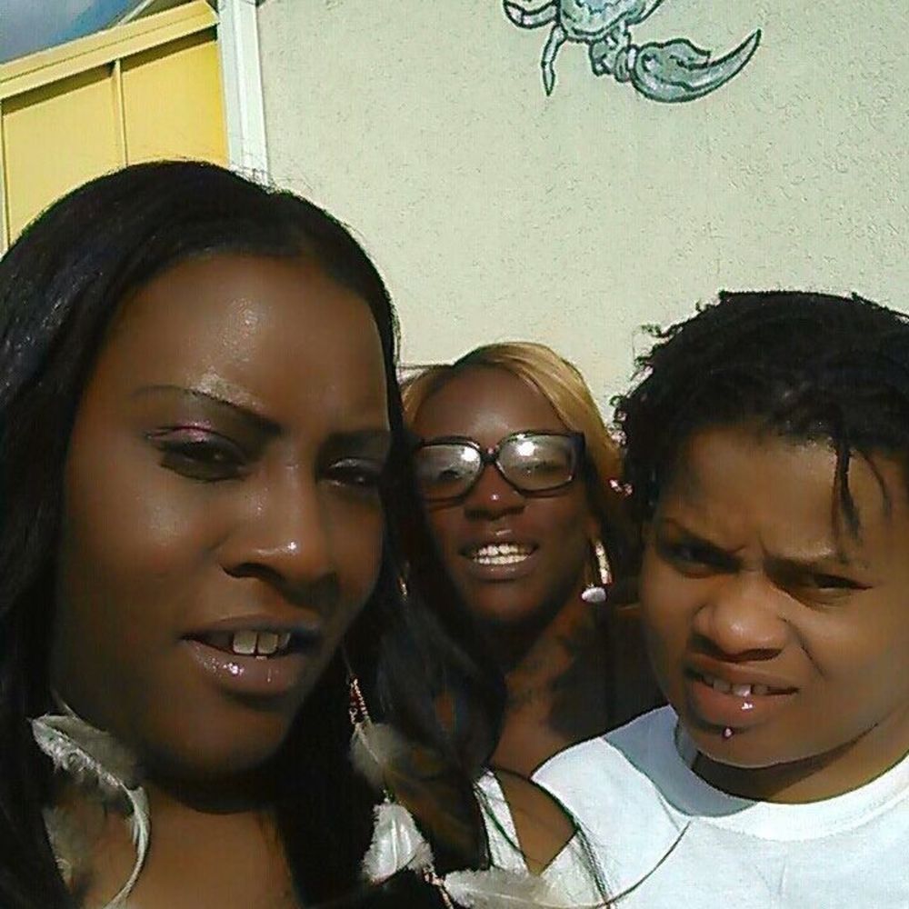 Meet your Posher, Elizabeth karol